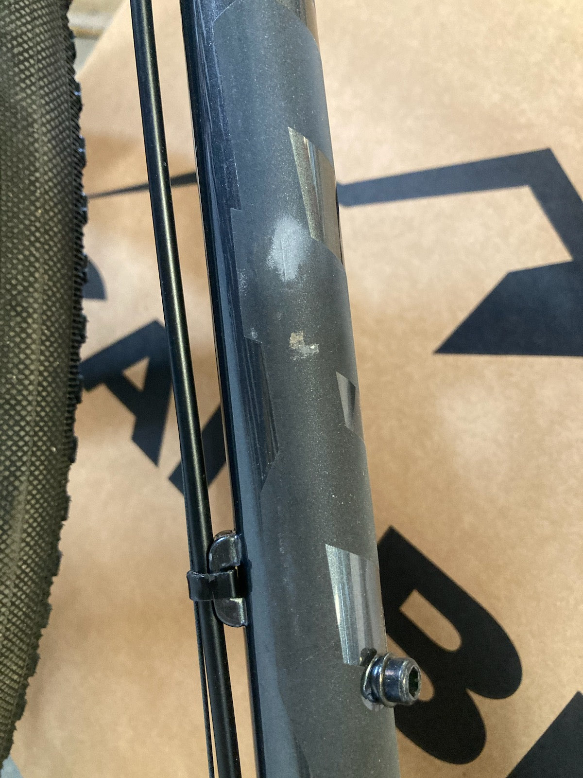 Kona Rove LTD 650b - Chrome Gray - 2022 - Blem