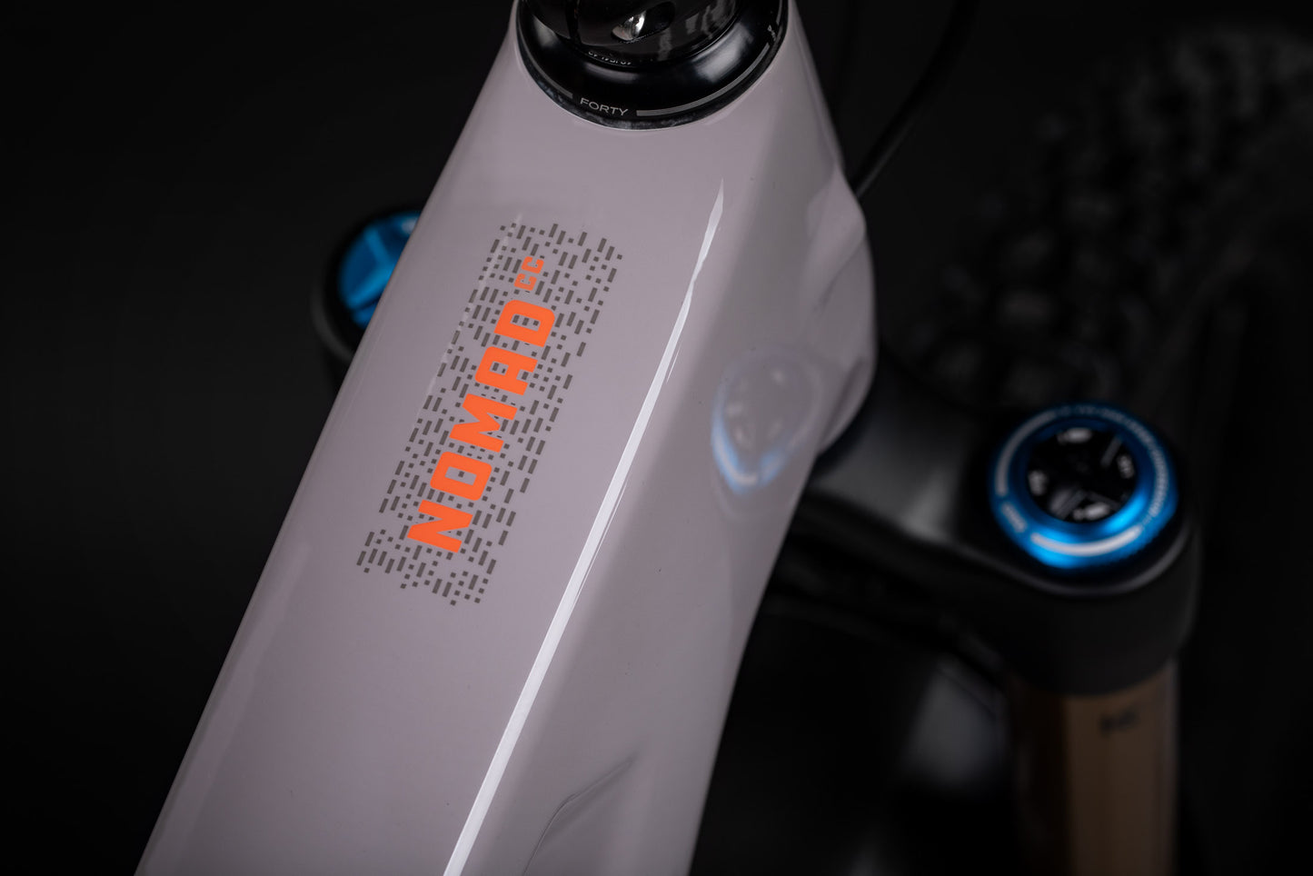 Santa Cruz Nomad CC MX - X01 AXS Reserve - Gloss Gypsum - 2023