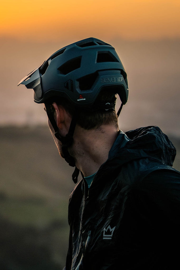 Troy Lee Designs A2 MIPS MTB Helmet - Pinstripe 2 - Gray Troy Lee Designs A2 MIPS MTB Helmet - Pinstripe 2 - Gray