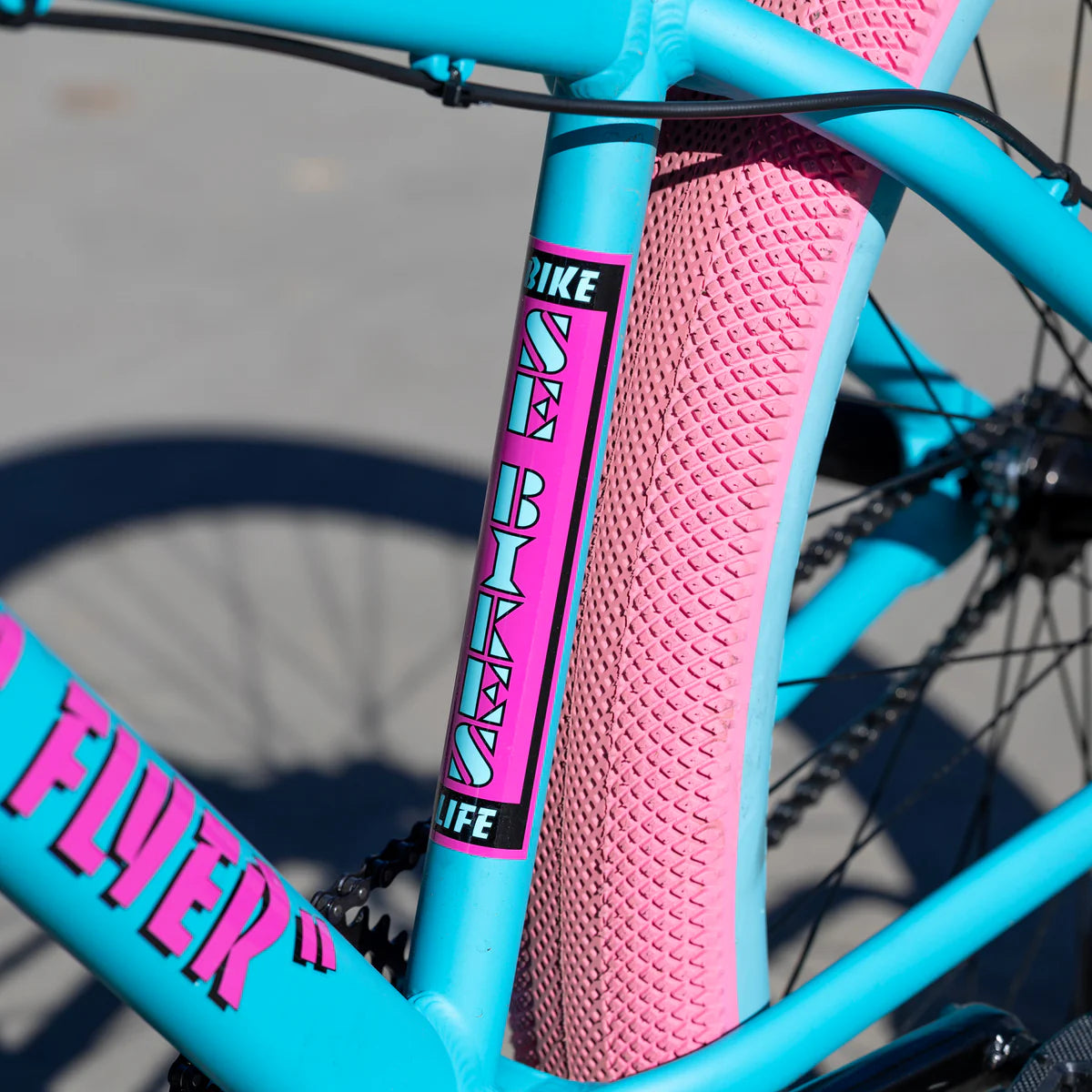 SE Bikes Maniacc Flyer 27.5+ Aqua Bubblegum – Cambria Bike