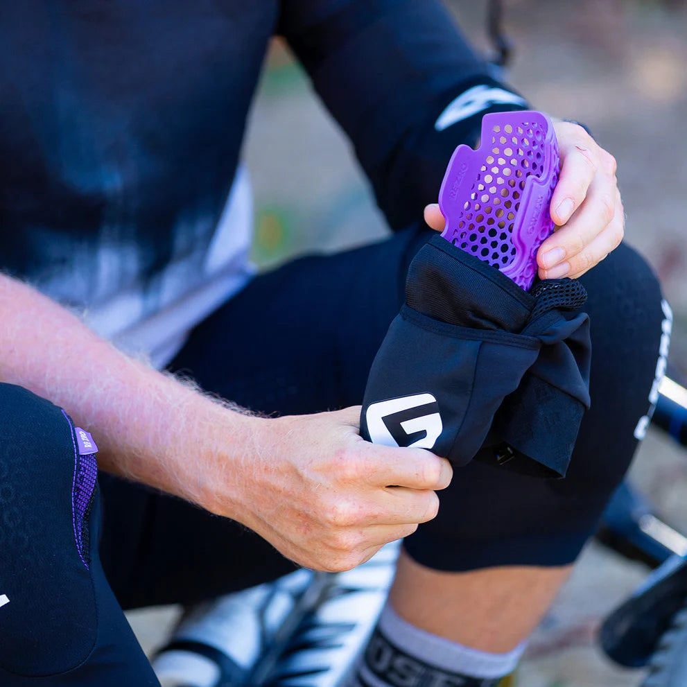 G-Form Terra Knee Guard - Black