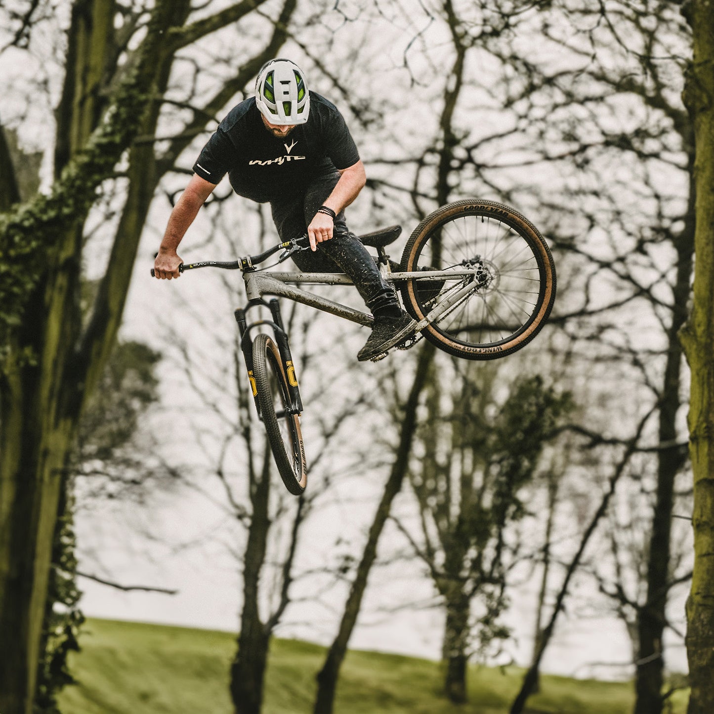 Goodyear Wingfoot Dirt 26" Folding MTB Tire - Transparent