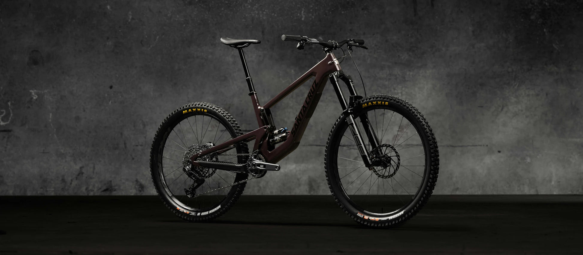 Santa Cruz Nomad Carbon MX - GX AXS - Gloss Stormbringer Purple Santa Cruz Nomad Carbon MX - GX AXS - Gloss Stormbringer Purple