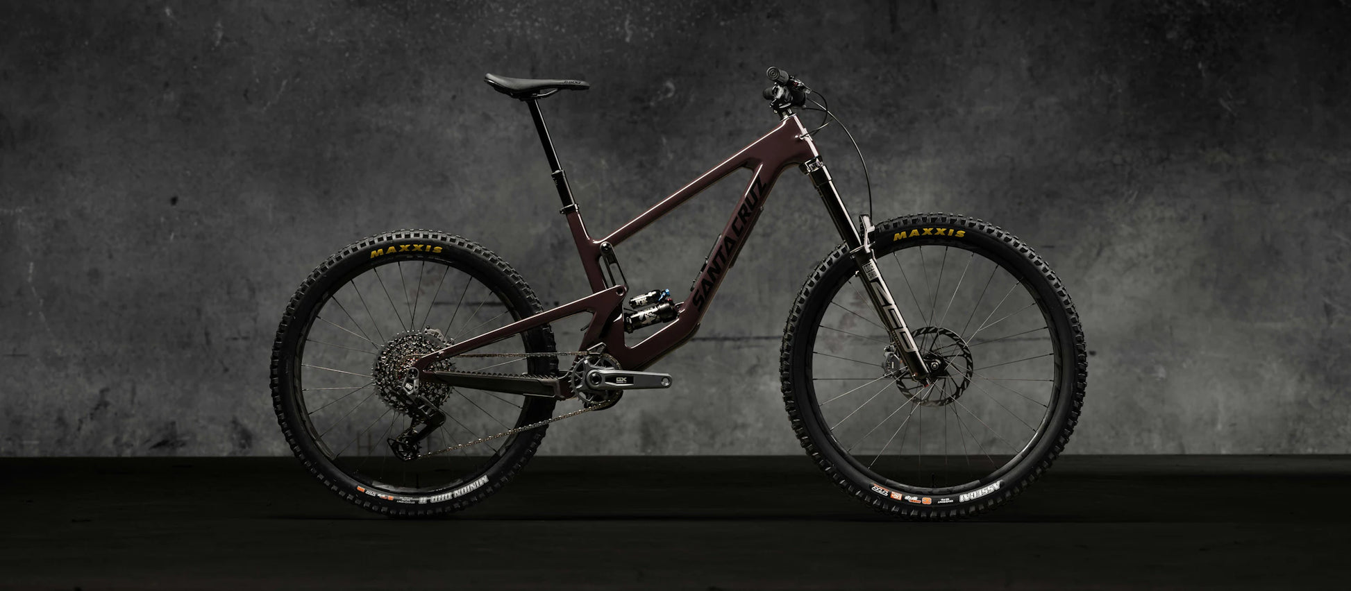Santa Cruz Nomad Carbon MX - GX AXS - Gloss Stormbringer Purple Santa Cruz Nomad Carbon MX - GX AXS - Gloss Stormbringer Purple