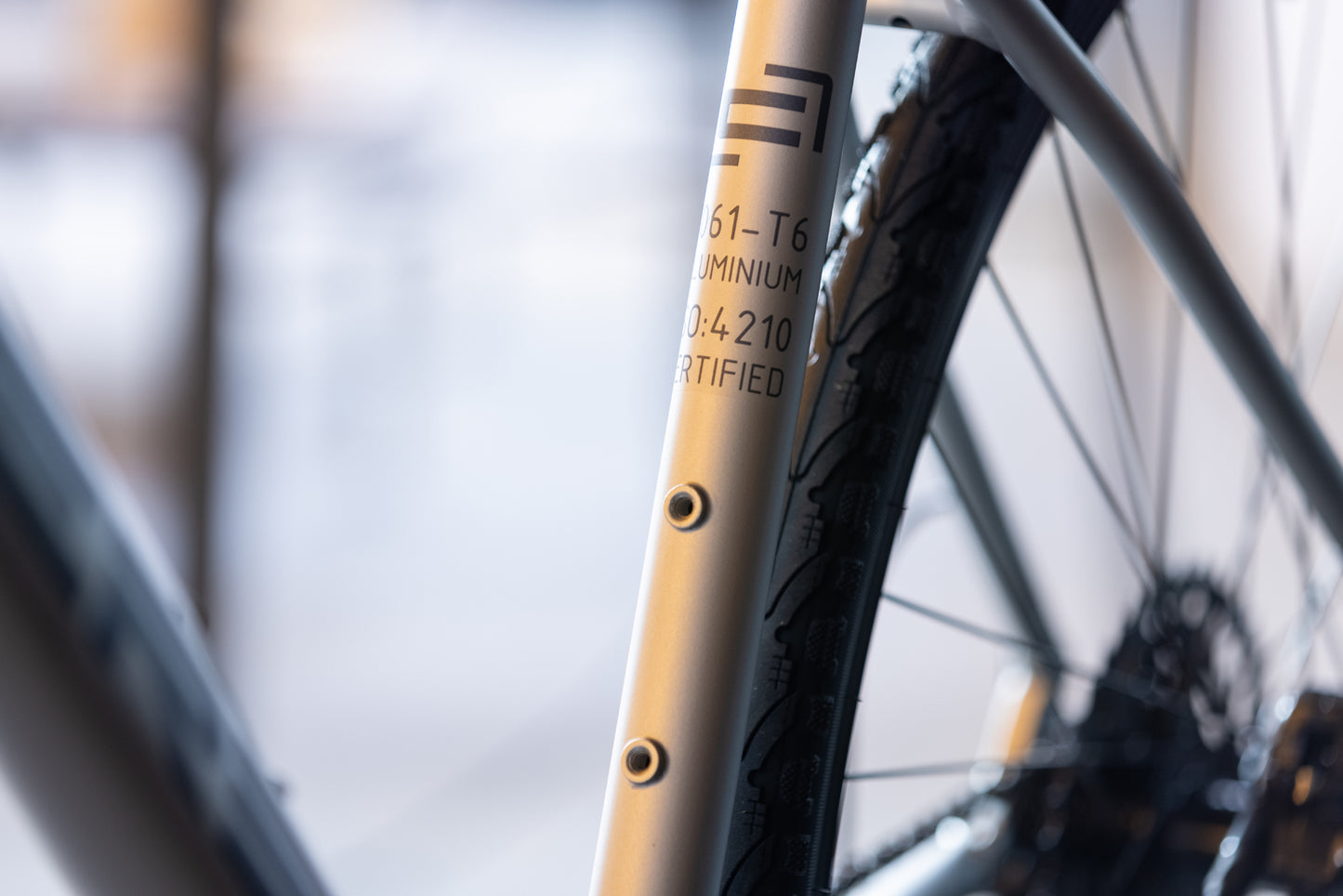 Ceres UB2 700c 9 Spd Hybrid MTB Bike - Gray