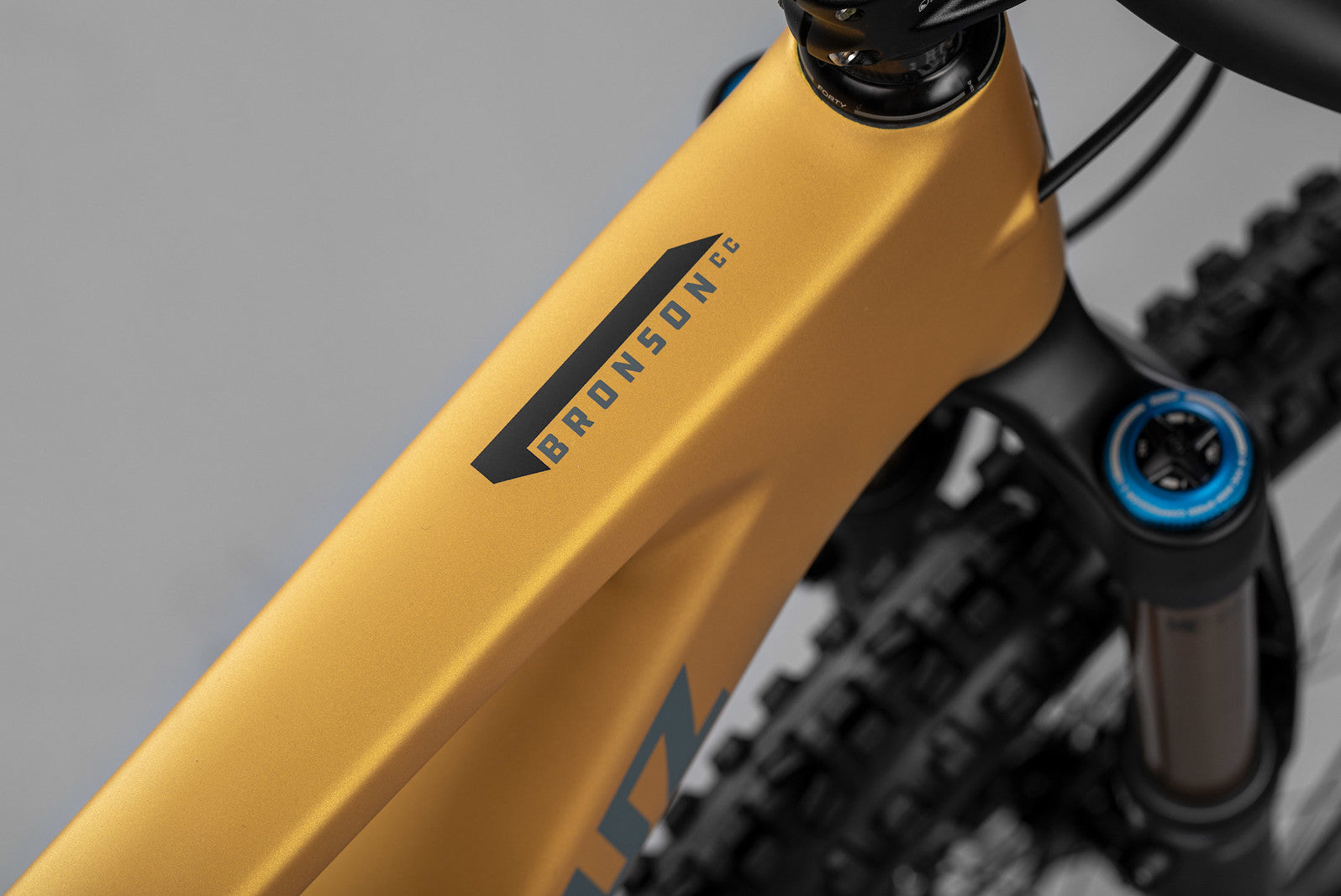 Santa Cruz Bronson Carbon CC MX - X01 - Gold - 2022 – Cambria Bike